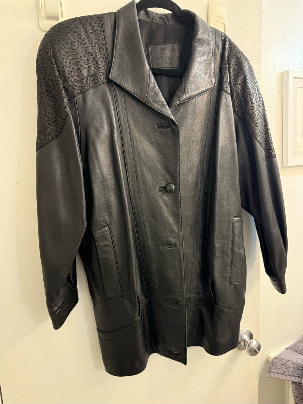 VINTAGE 1970’s Genuine leather jacket with jacquard shoulder detail/pad